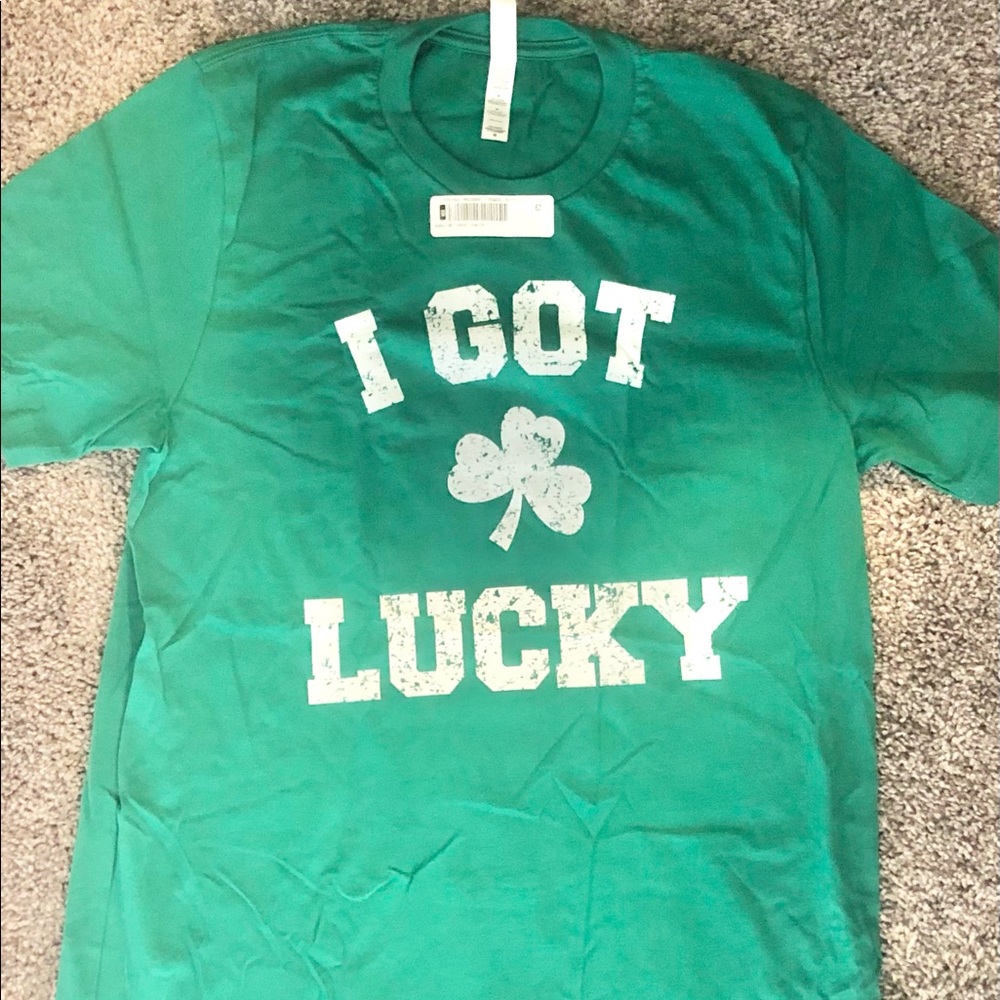 NWT St. Patrick’s Day Green “I Got Lucky” Mens T-Shirt - Size: Medium